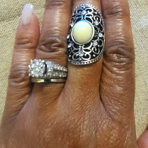 Sterling silver oblong finger ring in beige